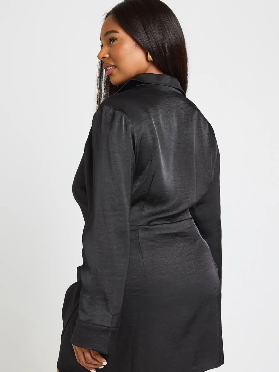 boohoo Dames Plus Getextureerde Satijnen Jurk Met Kraag zwart, foto 3