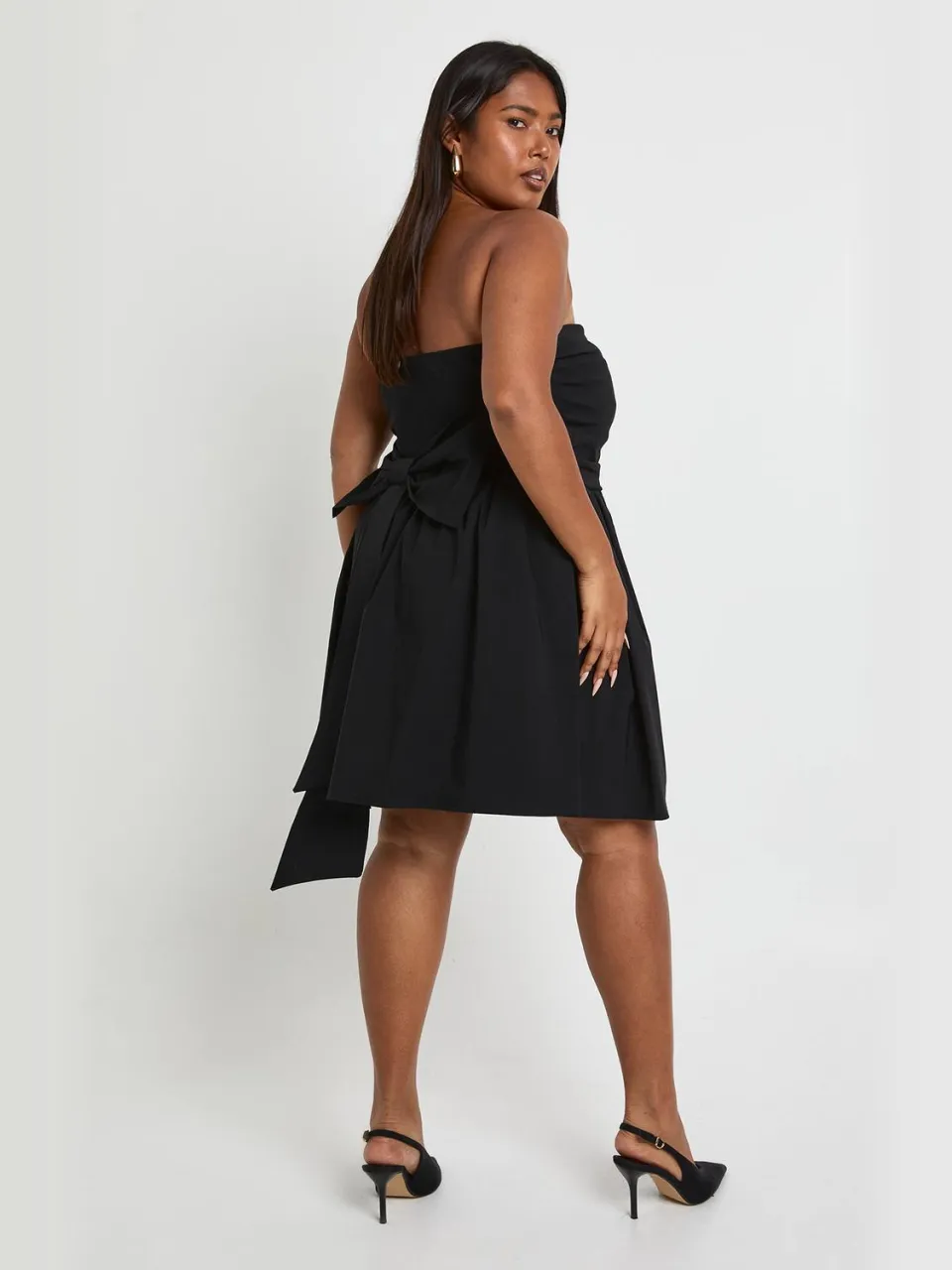 boohoo Dames Plus bandeau met strik op de rug skater zwart, foto 3