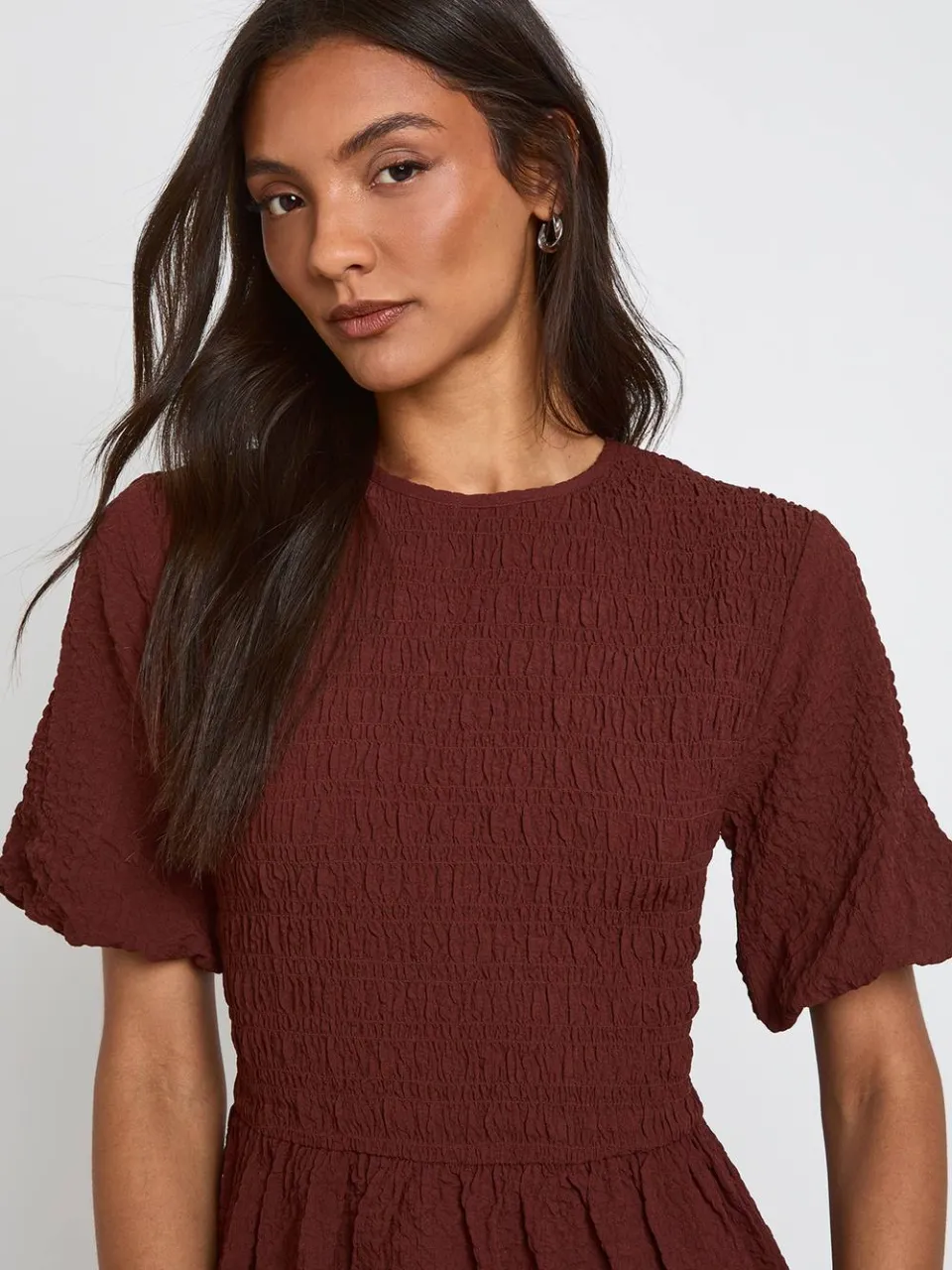 boohoo Dames Mini-jurk Met Structuur En Volumineuze Mouwen chocoladebruin, foto 4