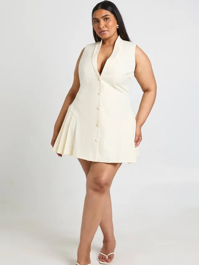 boohoo Dames Plus Getailleerde Geplooide Skater Mouwloze Blazer Jurk Ivoor