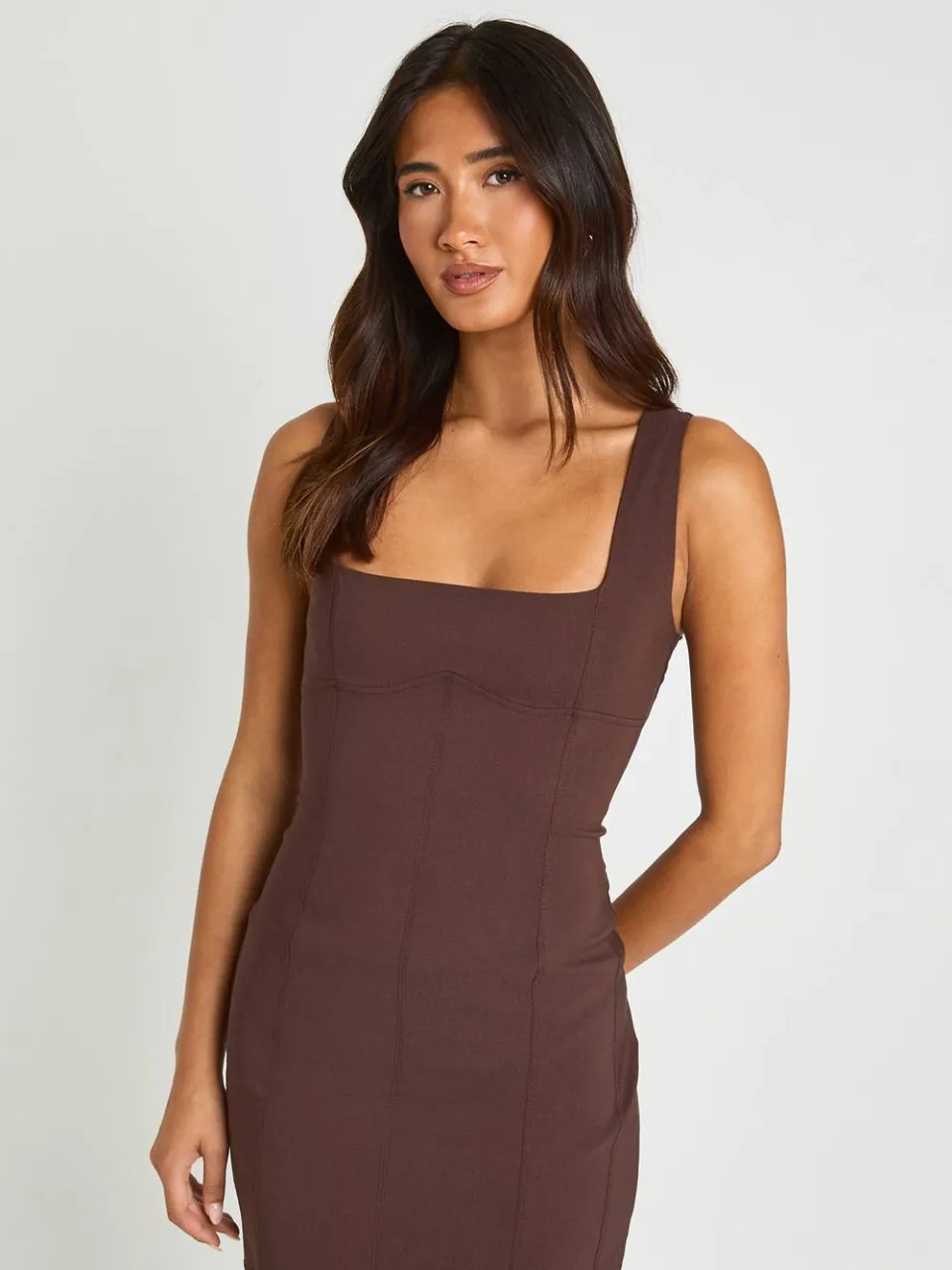 boohoo Dames Bengaline Mini Jurk Met Naaddetail En Bandjes chocoladebruin, foto 2