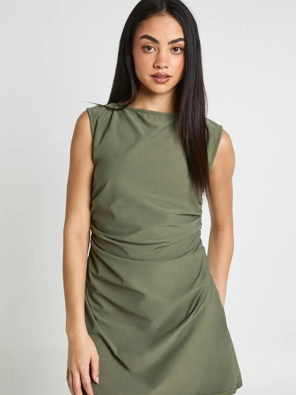 boohoo Dames Shift Jurk Met Lange Mouwen En Geplooid Detail Op De Zijkant Kaki