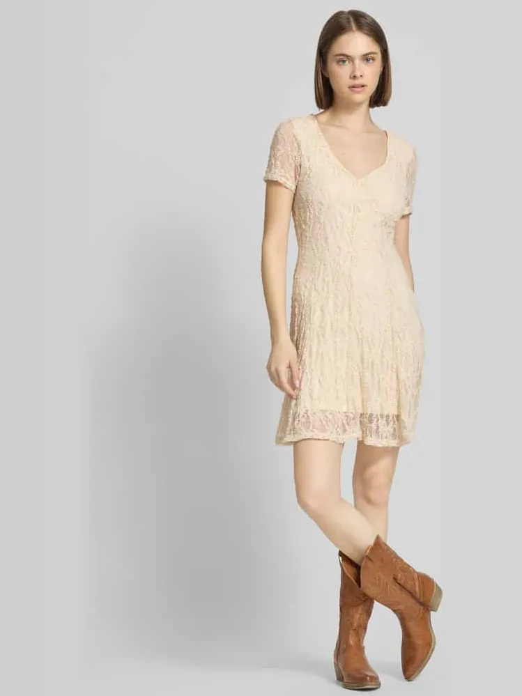 Only slim fit mini-jurk van kant model 'ALBINA' ecru, foto 4