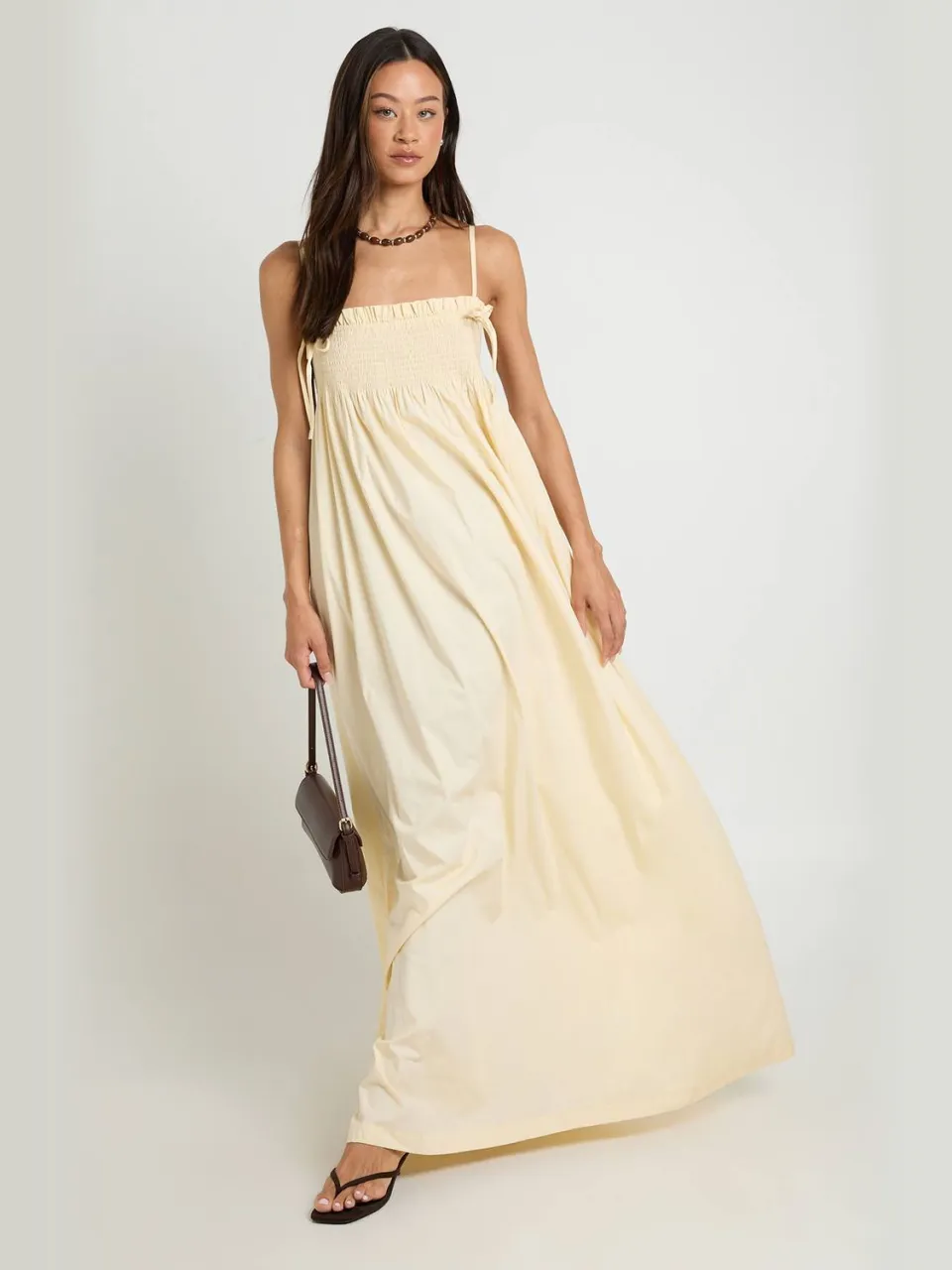 boohoo Dames Lange Maxi Smock Jurk Met Gerimpeld Detail citroen, foto 3