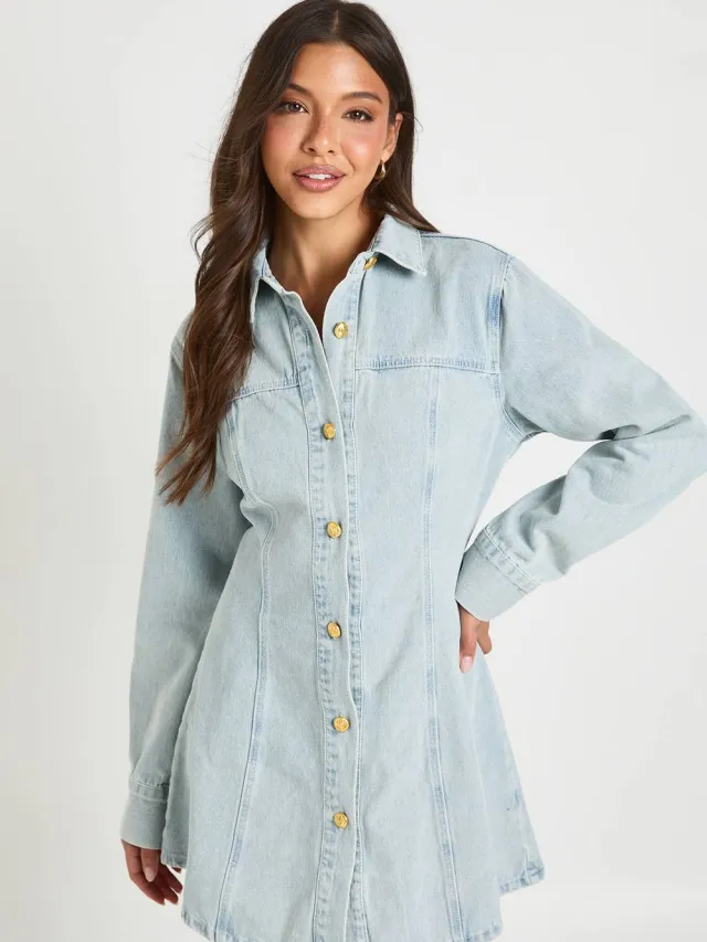 boohoo Dames Denim Jurk Met Gouden Knopen En Getailleerde Taille Gebleekt