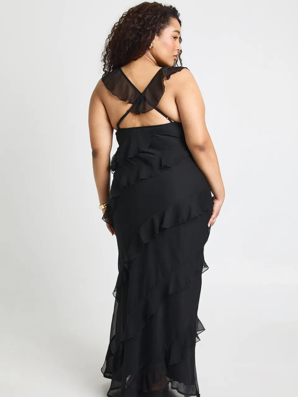 boohoo Dames Plus Chiffon Ruches Bandjes Maxi Jurk zwart, foto 3