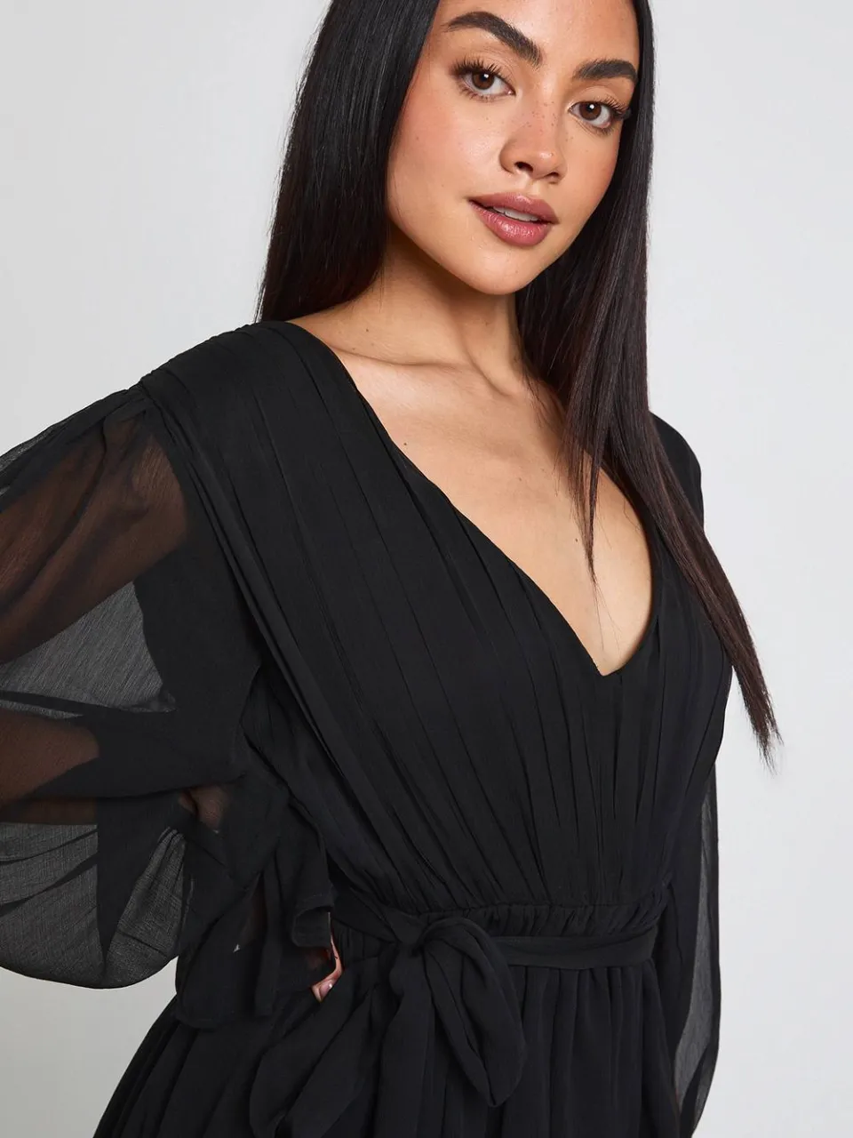 boohoo Dames Chiffon Mini Jurk met Volumineuze Mouwen en Strikceintuur zwart, foto 4