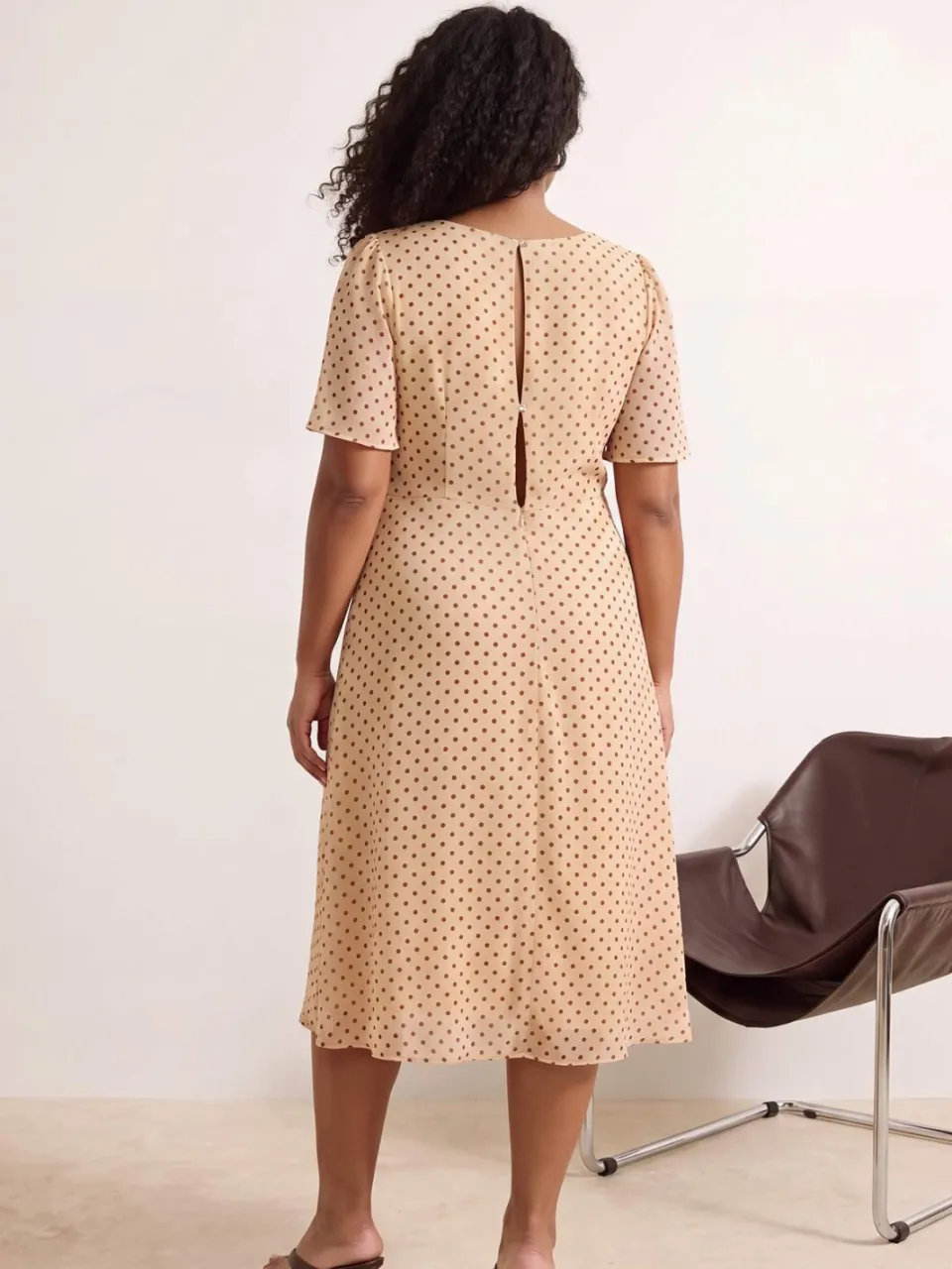 Trendyol Curve Dames Ecru Dierenprint Midi Kort Casual A-lijn Grote maten Jurk, foto 2