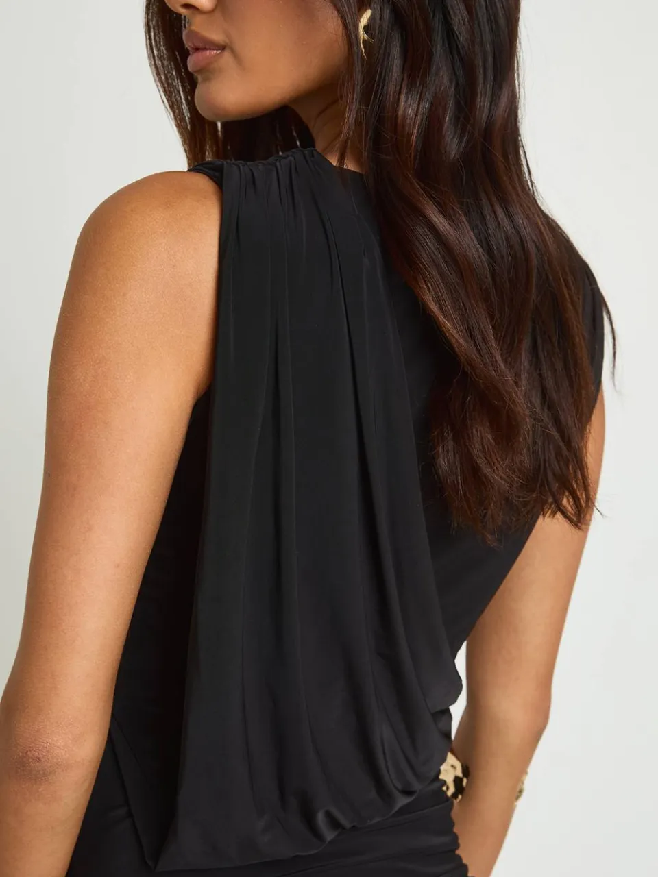 boohoo Dames Maxi-jurk met gedrapeerde en geruichte voorkant zwart, foto 4
