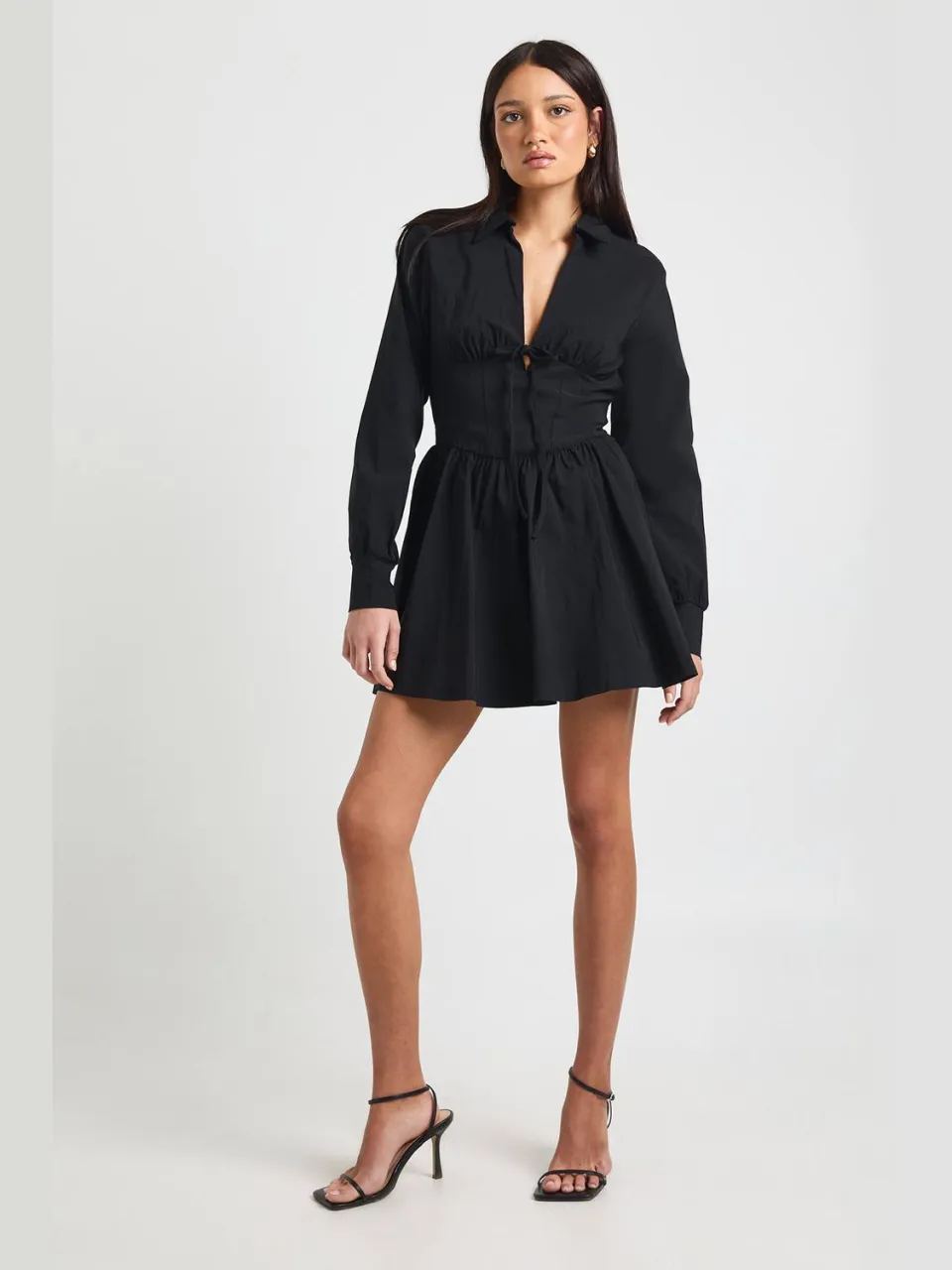 boohoo Dames Bengaline Jurk met Getailleerde Taille en Lange Mouwen in Skater Stijl zwart, foto 2
