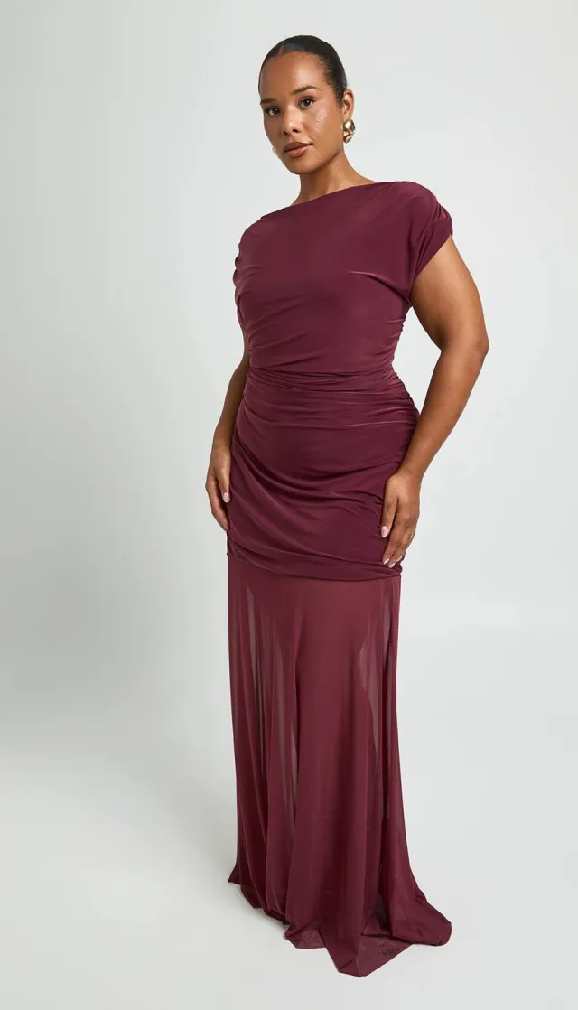 boohoo Dames Plus Gerimpeld Lijfje Asymmetrische Hals Maxi Jurk Pruim