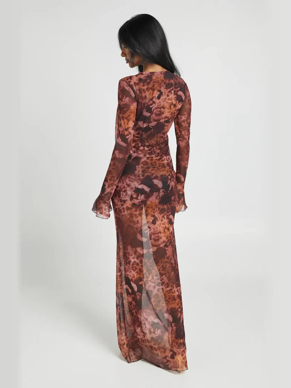 boohoo Dames Maxi Jurk Met Tonale Leopardprint En Uitlopende Manchetten chocoladebruin, foto 2
