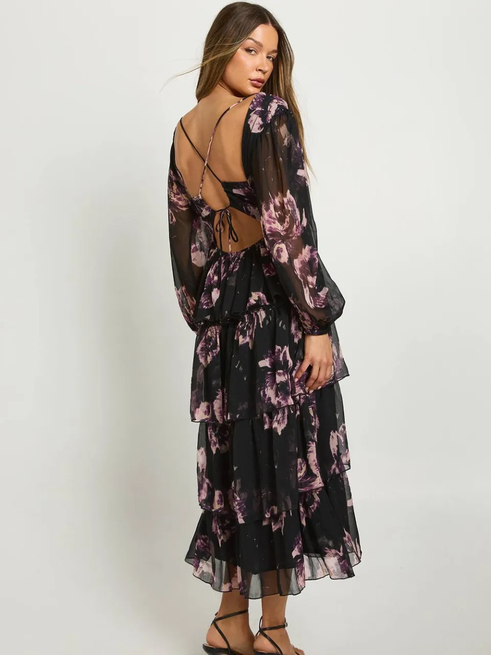 boohoo Dames Florale Chiffon Midaxi-jurk met diepe V-hals en ruches zwart, foto 2