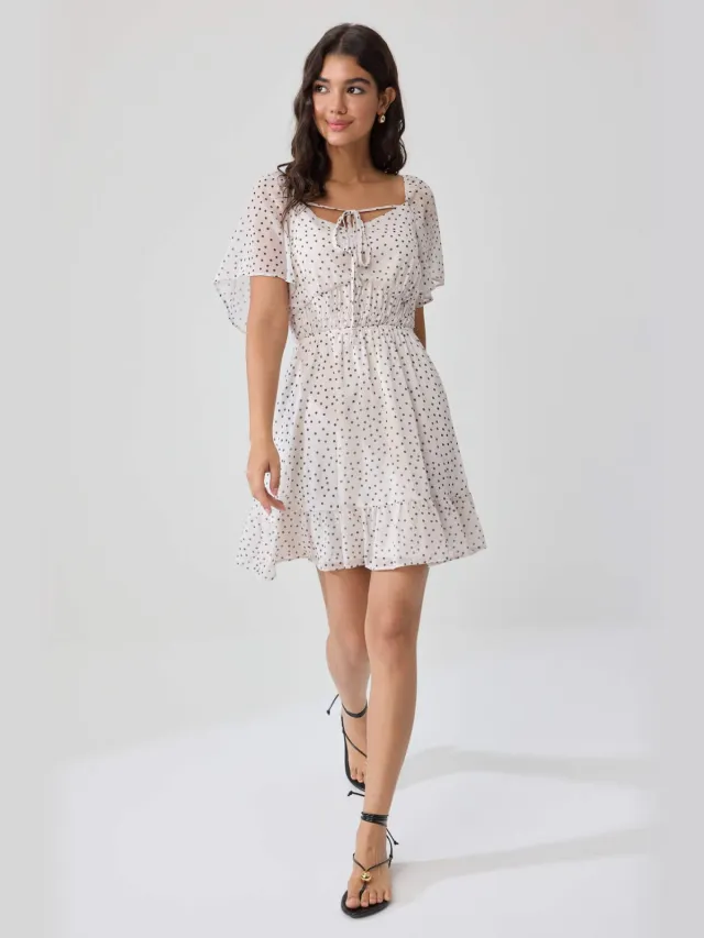 Trendyol TRENDYOLMİLLA Dames Ecru Bloemen Kort / Mini Kort A-lijn Jurken