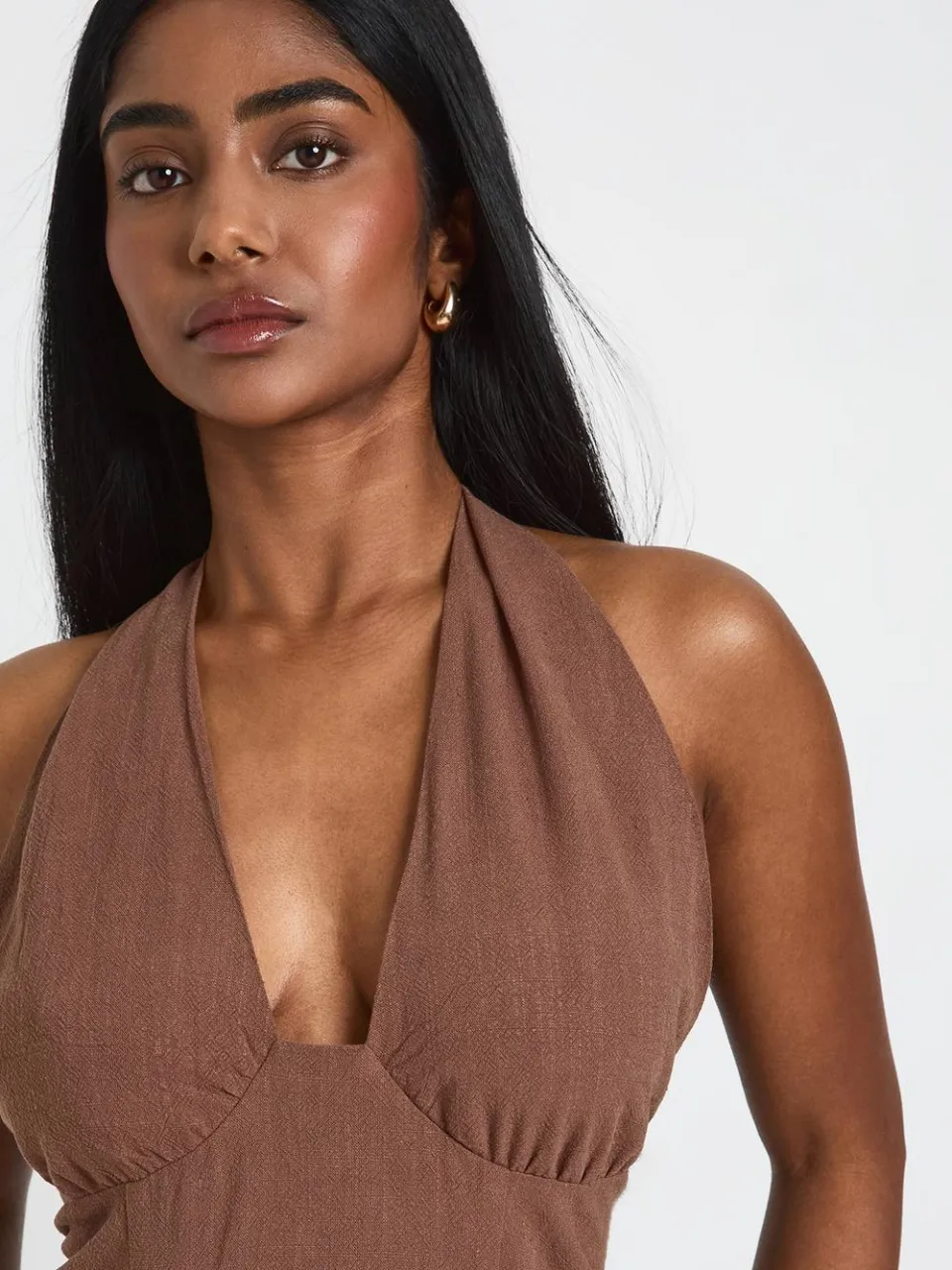 boohoo Dames Linnen-look Mini Jurk Met Geplooid Buste En Halternek chocoladebruin, foto 4