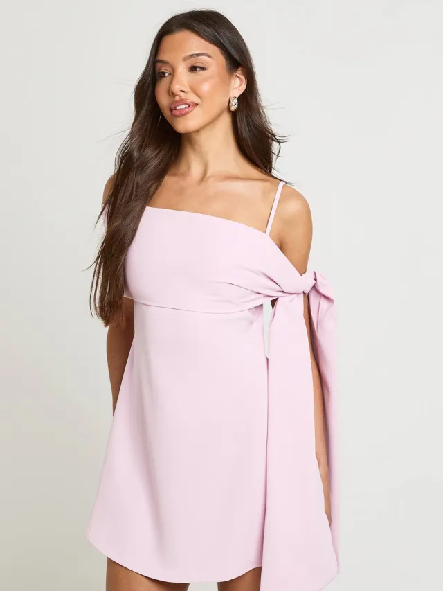 boohoo Dames Getailleerde Jurk Met Bandjes En Overslag Strik pastelroze, foto 3