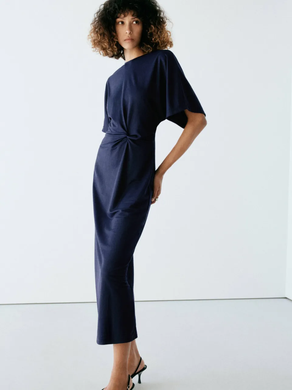 Mango midi jurk met split - donkerblauw, foto 3