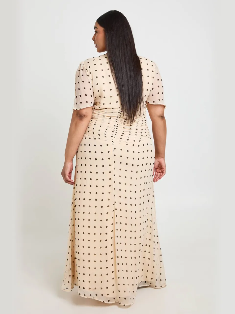 boohoo Dames Plus Polkadot Chiffon Maxi Jurk Met Gerimpelde Taille ivoor, foto 2