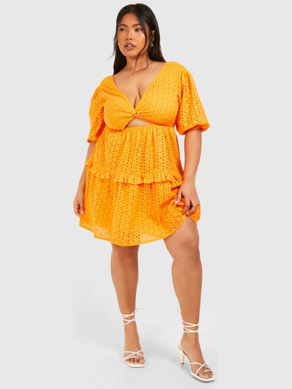 boohoo Dames Plus Geweven Broderie Cut Out Detail Mini-Jurk oranje, foto 3