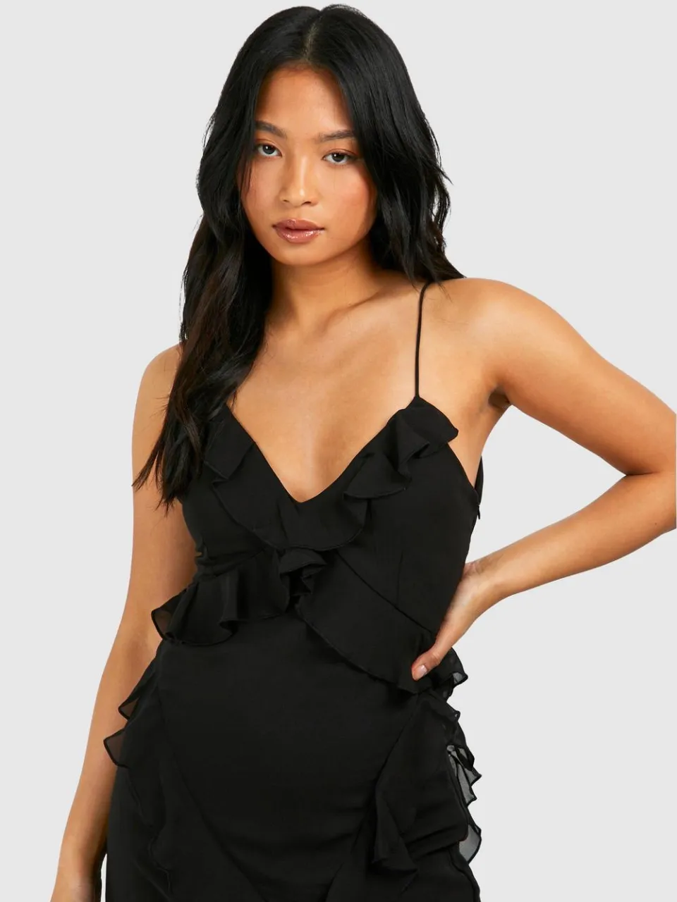 boohoo Dames Petite Chiffon Ruffle Maxi-jurk zwart, foto 2