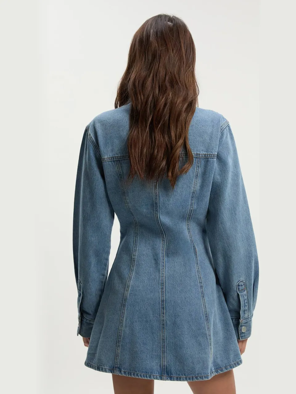 boohoo Dames Long Sleeve Cinched Waist Denim Dress, foto 4