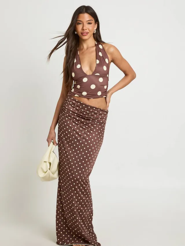 boohoo Dames Tonal Gestipt Halter Maxijurk Met Uitgesneden Taille Chocoladebruin