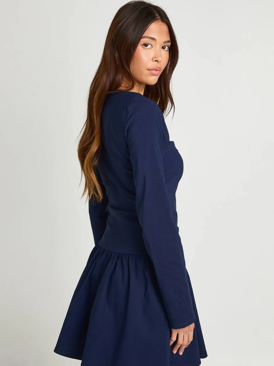 boohoo Dames Skater mini-jurk met vierkante hals en lange mouwen marineblauw, foto 2