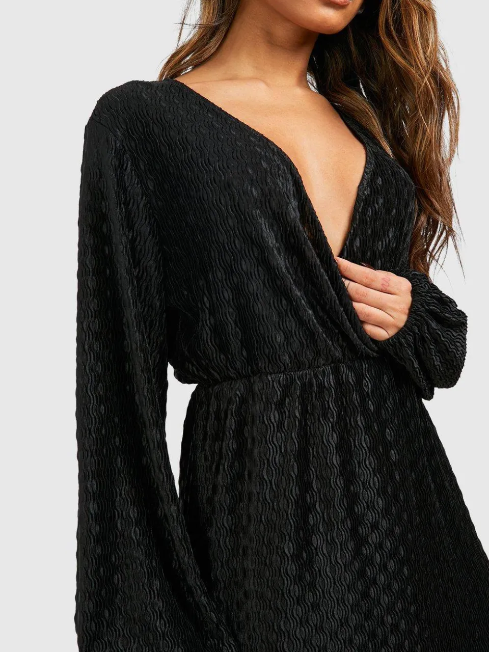boohoo Dames Wave Plisse Blouson Mini Jurk zwart, foto 4