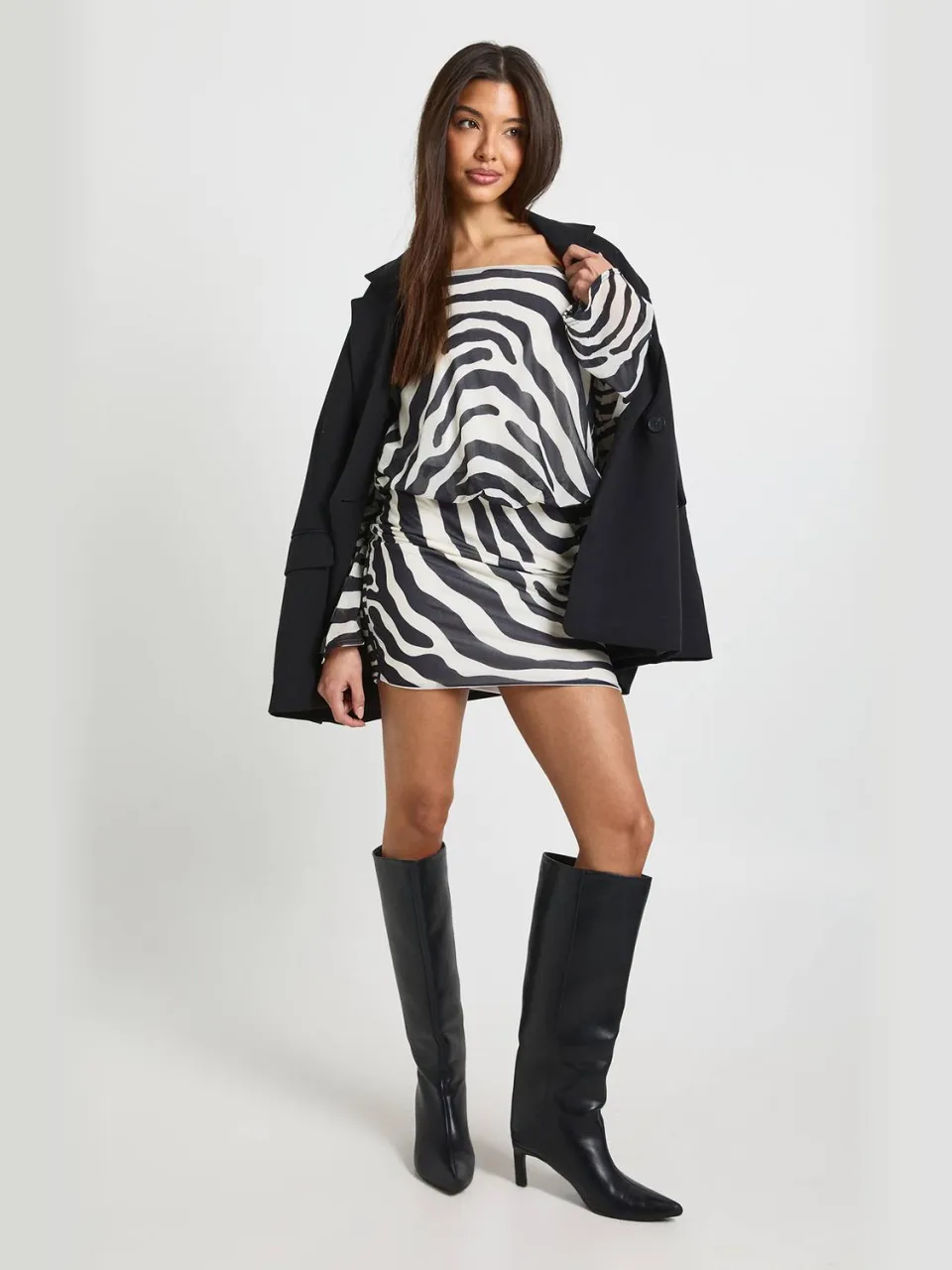 boohoo Dames Zebra-geprinte mini-jurk met lange mouwen en draperende rug zwart, foto 3