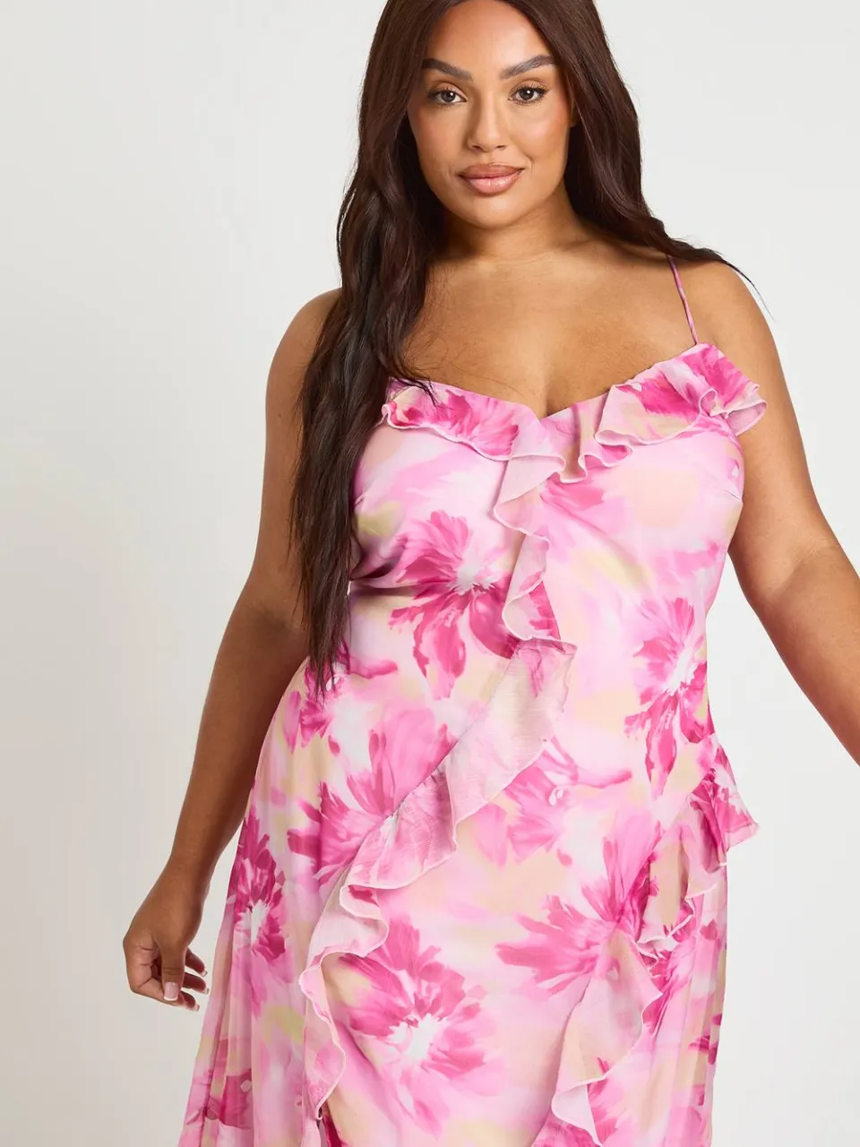 boohoo Dames Plus Bloemen Chiffon Bandjes Ruches Maxi Jurk roze, foto 2