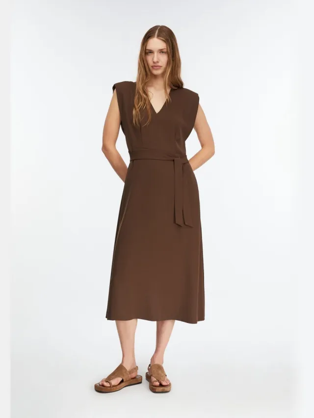 Comma female - Midi-jurk met tailleband en schoudervullingen bruin