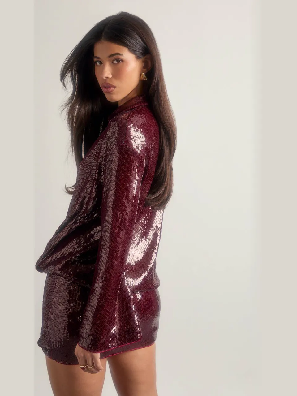 boohoo Dames Pailletten gedrapeerde shirtjurk met uitlopende mouwen bordeaux rood, foto 2