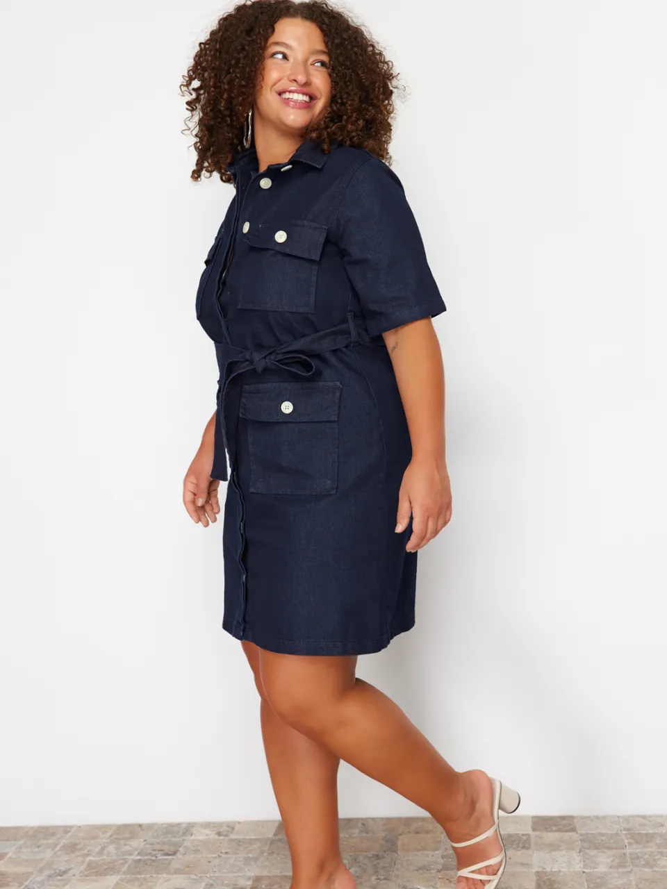 Trendyol Curve Dames Donkerblauw Effen Kort / Mini Kort Casual Blousejurk Grote maten Jurk, foto 2