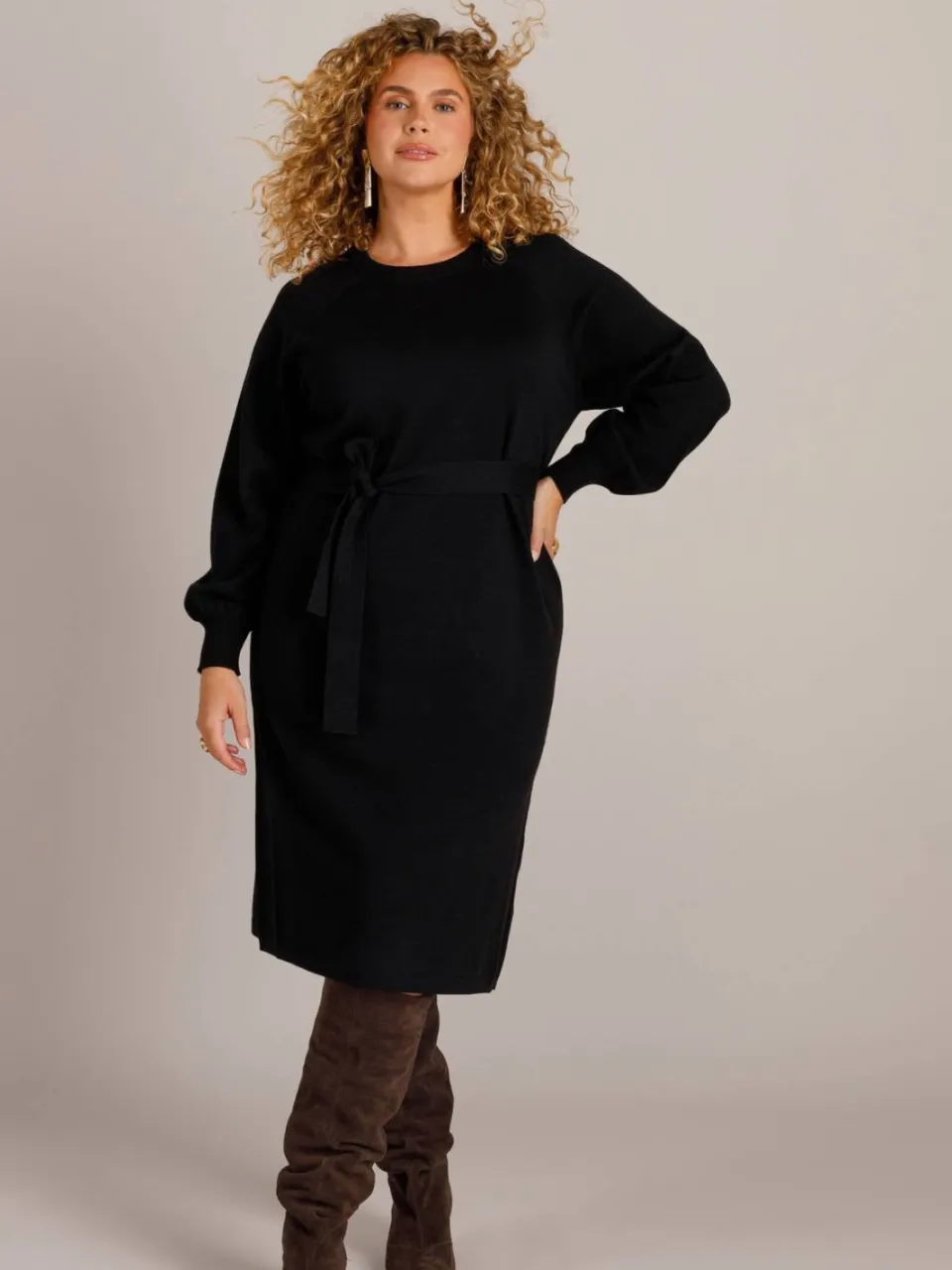 Yest Curve Plus Size gebreide midi jurk met glitters - zwart, foto 3