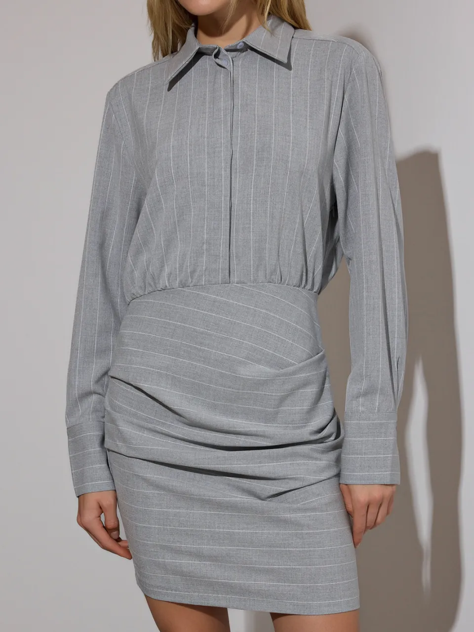 Trendyol TRENDYOLMİLLA Dames Grijs Gestreept Kort / Mini Lang Casual Blousejurk Jurken, foto 2