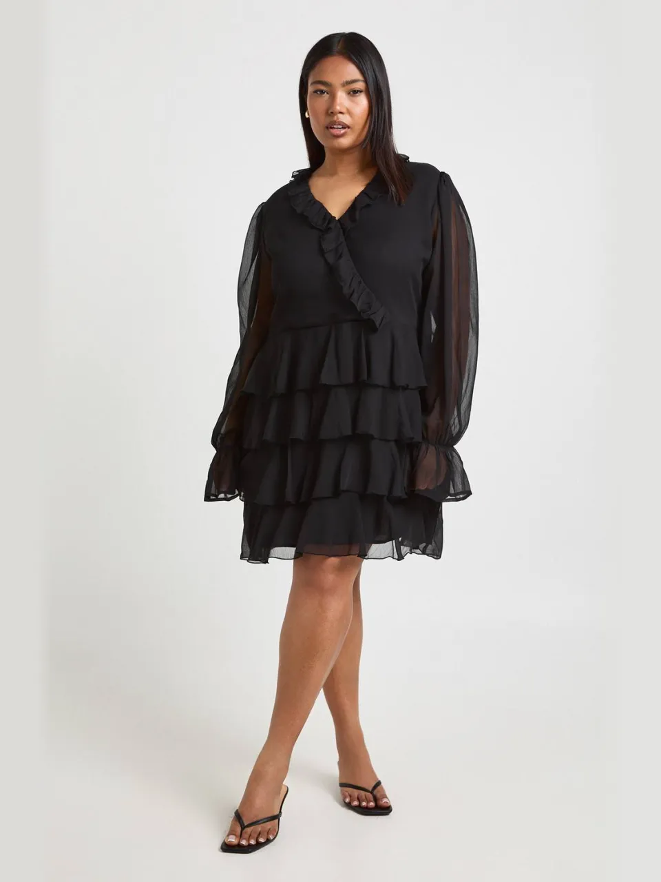 boohoo Dames Plus Ruffle Wrap Skater Jurk zwart, foto 2
