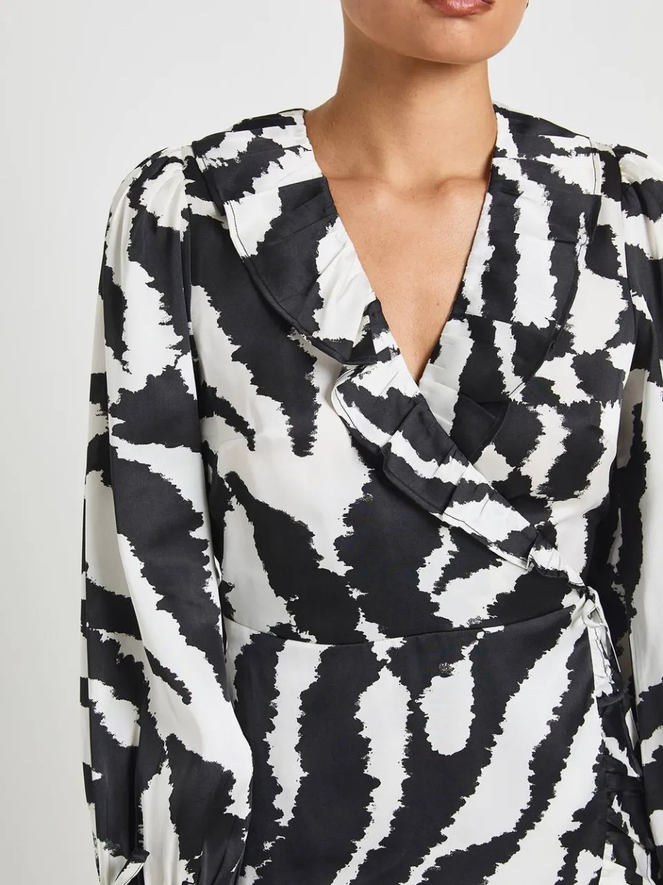 boohoo Dames Zebra Print Ruffle Wrap Mini Jurk zwart, foto 3