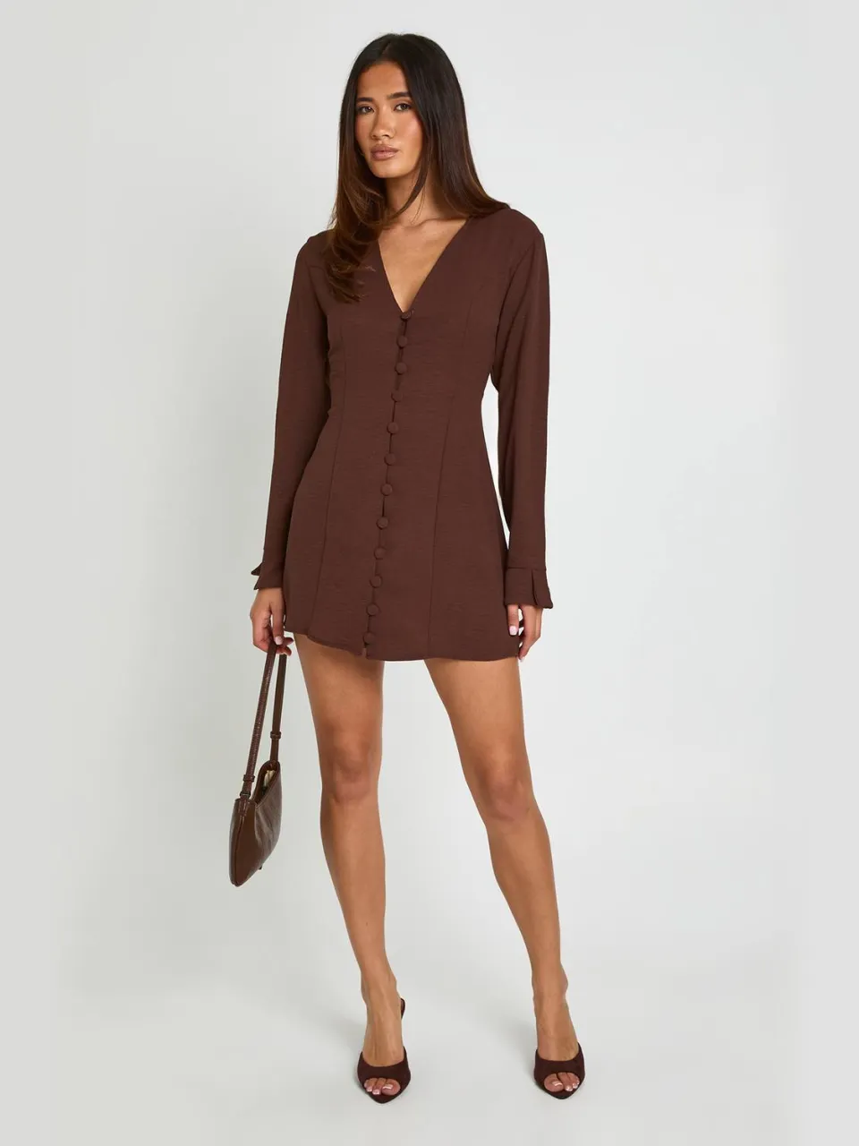 boohoo Dames Gehamerde Jurk Met Knoopsluiting En Getailleerde Pasvorm chocoladebruin, foto 3