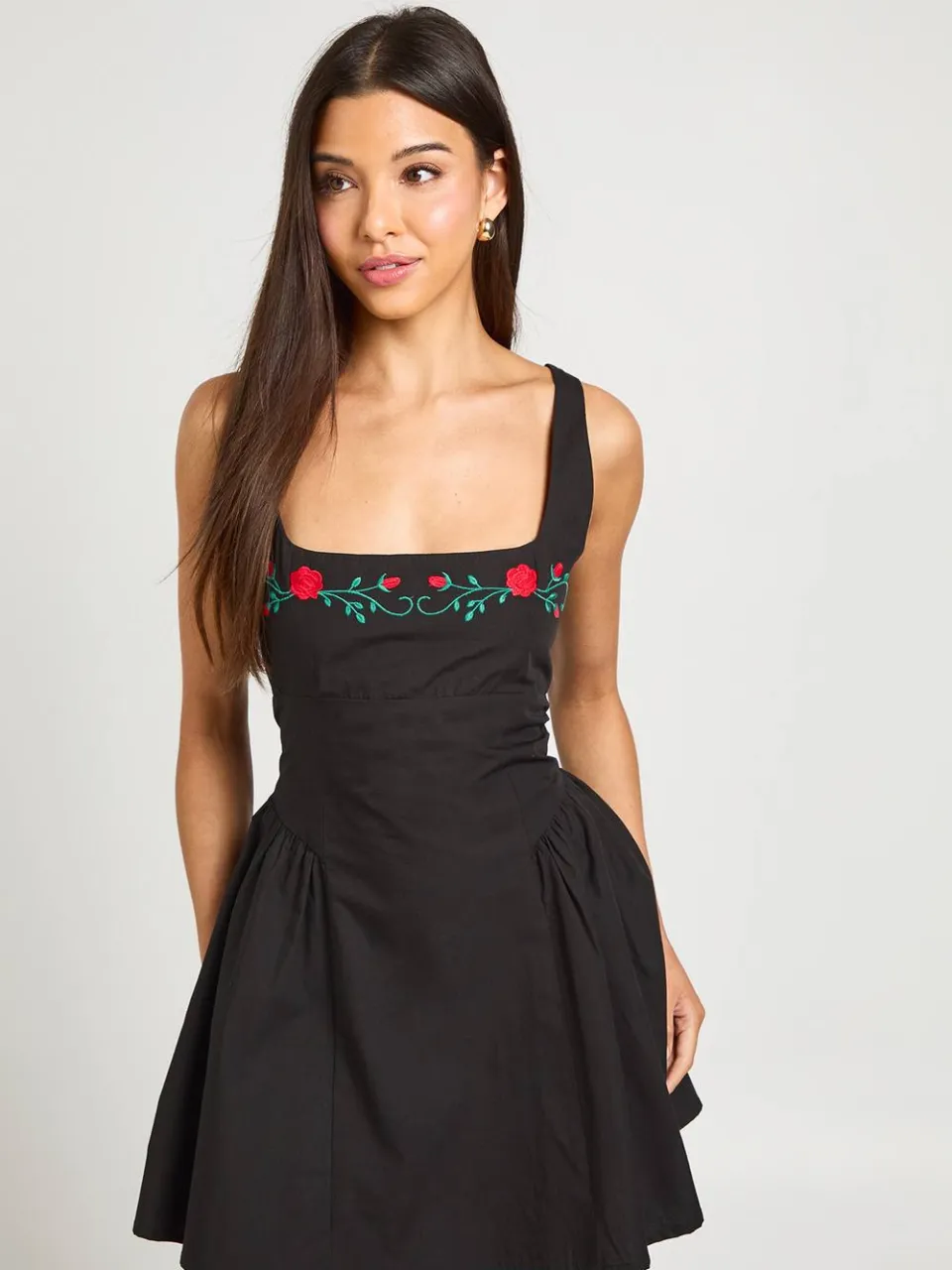 boohoo Dames Geborduurd Vierkant Hals Mini-jurk Met Volle Rok zwart, foto 3