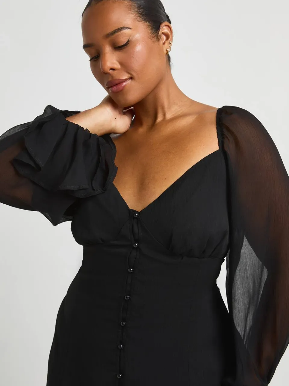 boohoo Dames Plus Getextureerde Chiffon Godet Zoom Mini Jurk zwart, foto 4