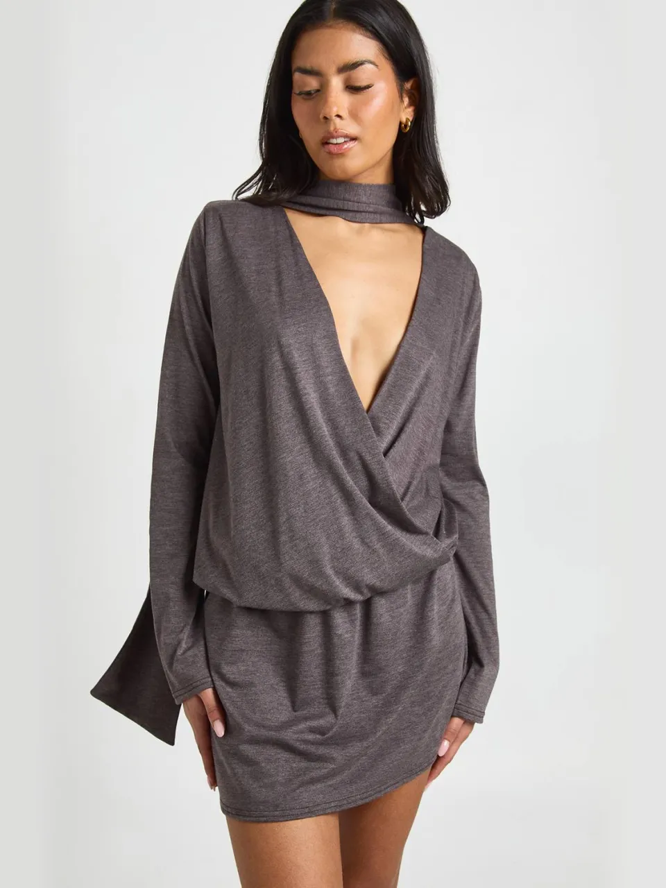boohoo Dames Marl Sjaal Detail Wikkel Skater Jurk Koffie