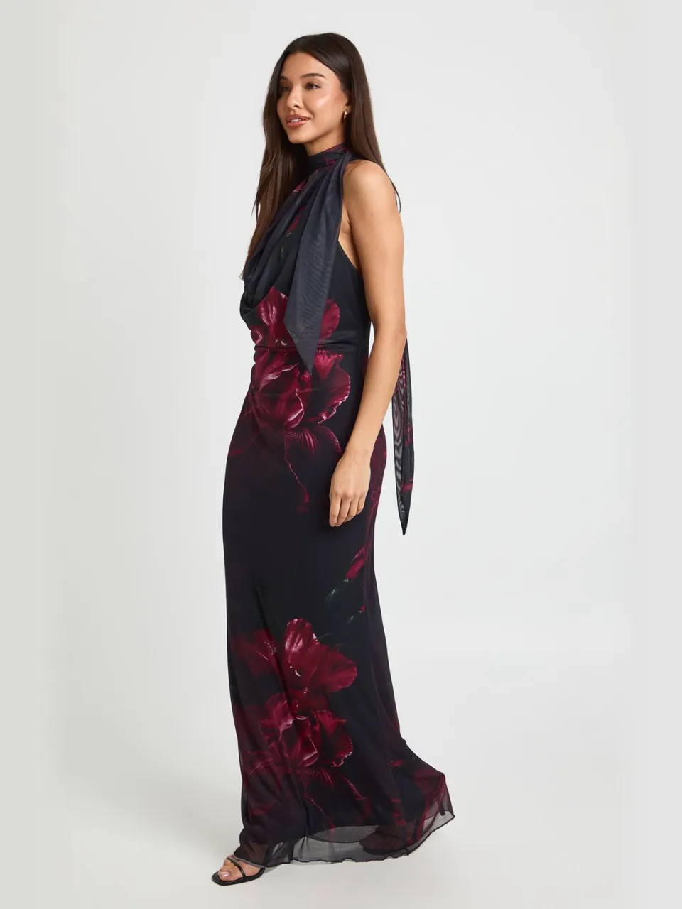 boohoo Dames Maxi Jurk Met Vervaagde Bloemenprint En Sjaaldetail bordeaux rood, foto 2