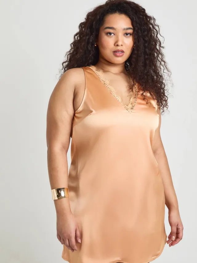 boohoo Dames Plus Satijnen Shift Jurk Met Diepe V-hals En Kanten Rand Oranje