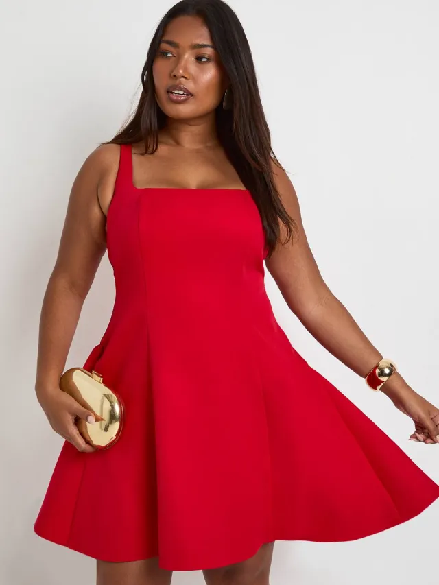 boohoo Dames Plus geraffeld bandeau puffball skaterjurk Rood