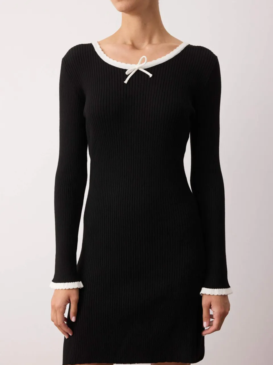 Trendyol TRENDYOLMİLLA Dames Zwart Effen Extra Kort / Super Mini Lang Casual Bodycon Jurken, foto 2