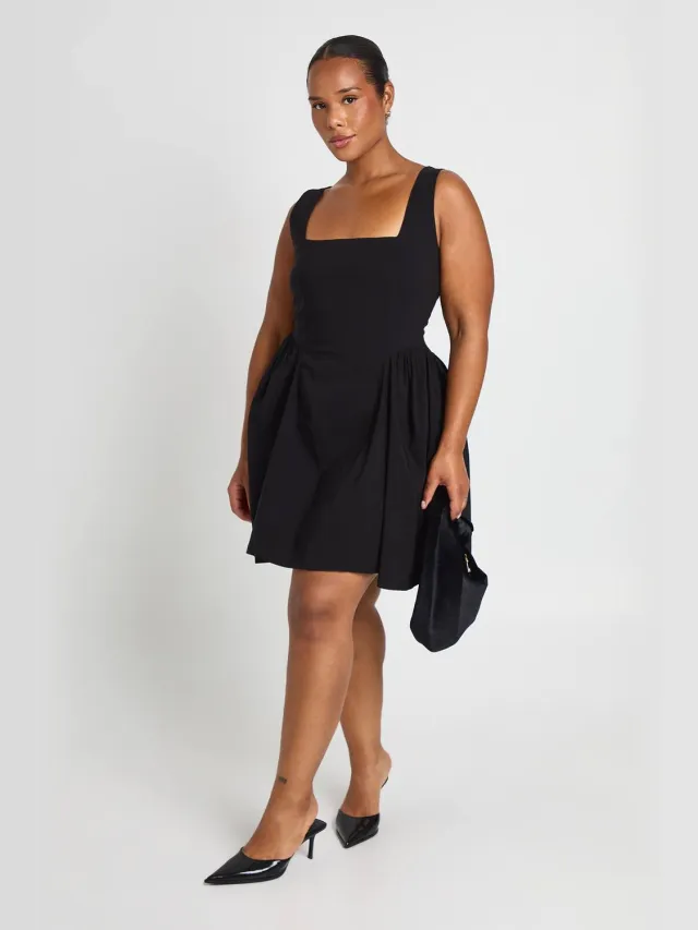 boohoo Dames Plus Skater Jurk Met Gerimpelde Vierkante Hals Zwart