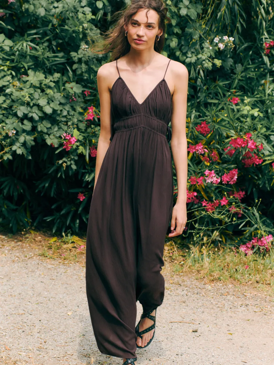 Mango Teen maxi jurk met plooien en smockwerk bruin, foto 6