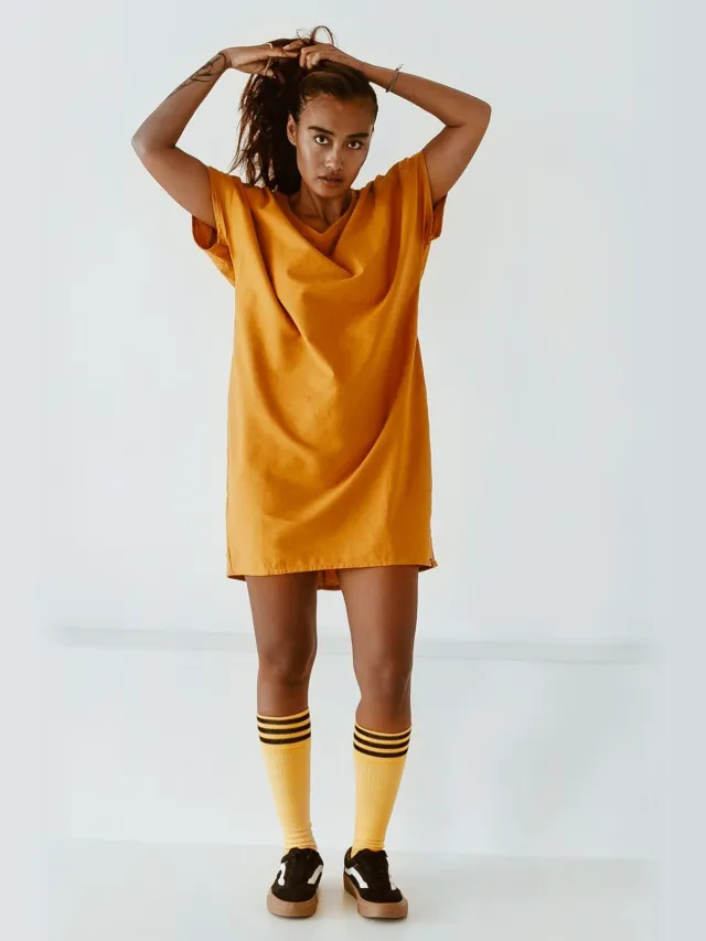 The Driftwood Tales dames vegan Jurk Oversized T-Shirt Kurkuma Donkergeel