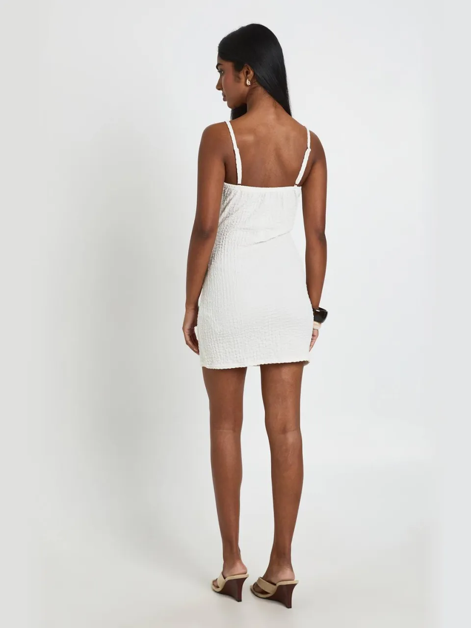 boohoo Dames Gestructureerde Gedrapeerde Wikkel Mini Jurk ivoor, foto 2