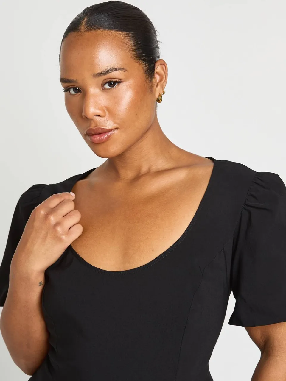 boohoo Dames Plus Benglaine Jurk Met Wijde Halslijn En Pofmouwen Midaxi zwart, foto 3